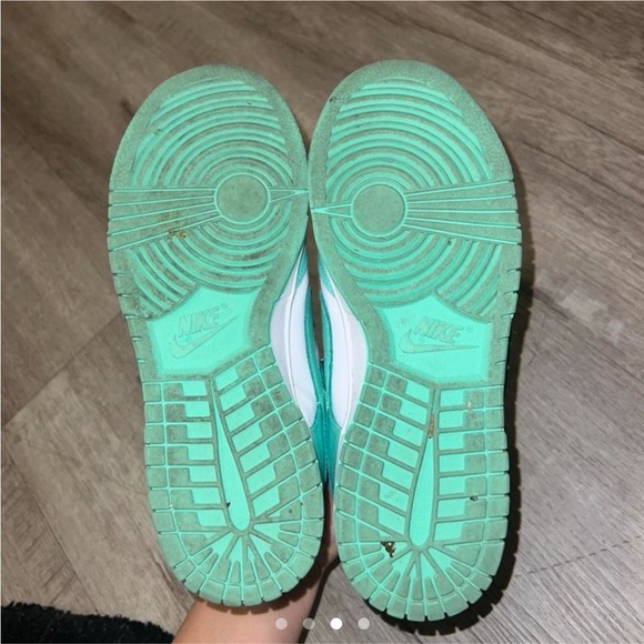 Nike Dunk Low Green Glow (W) / Size 7 - Picture 3 of 4
